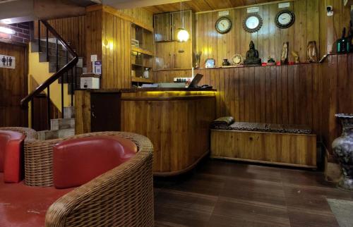 Golden Orchid-The Lodge