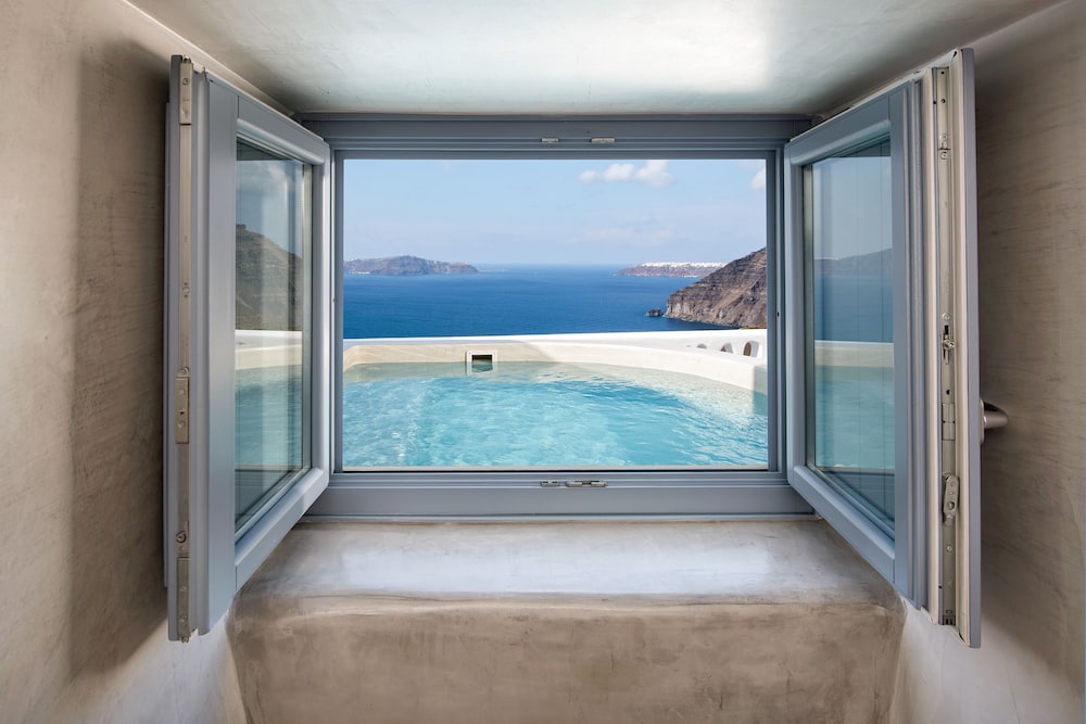 Athina Luxury Suites