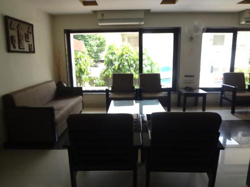 Hotel Savshanti Towers