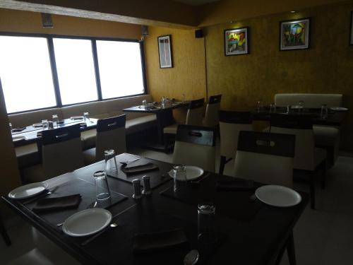 Hotel Savshanti Towers