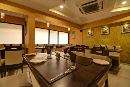 Hotel Savshanti Towers