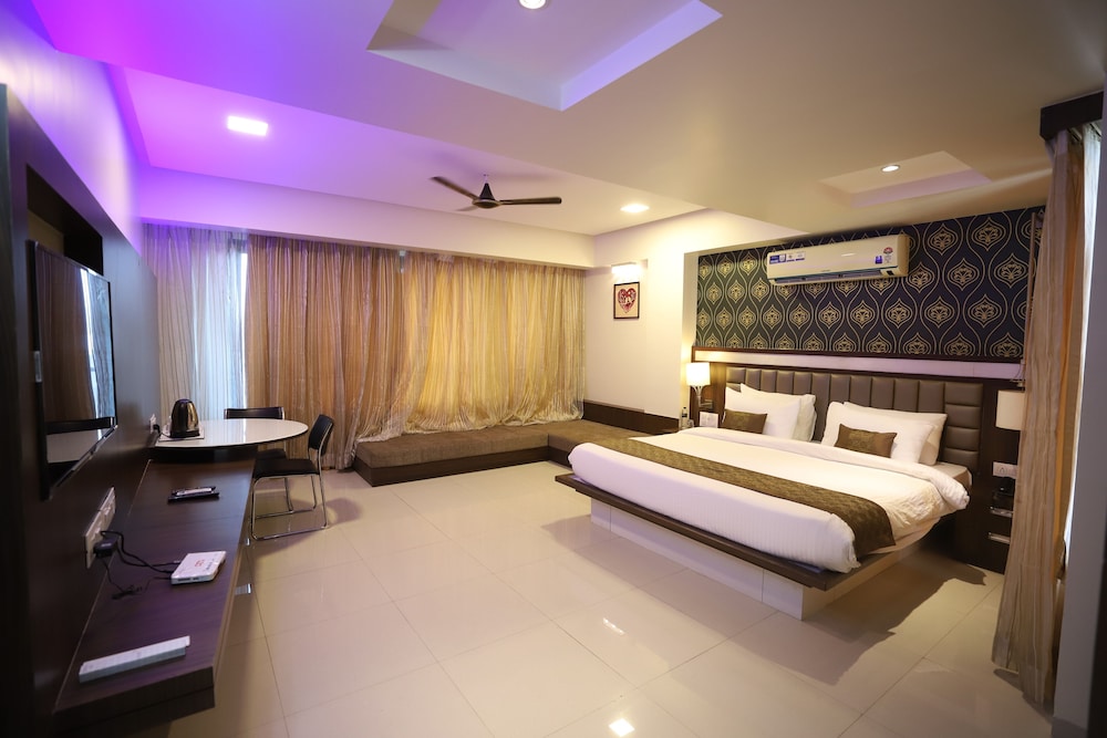 Hotel Seven Sky