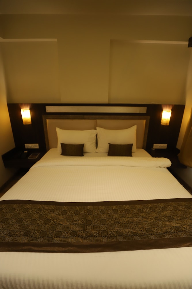 Hotel Seven Sky