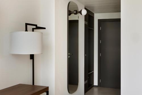 J Hotel