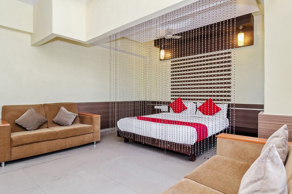 OYO 30537 Hotel Megharaj