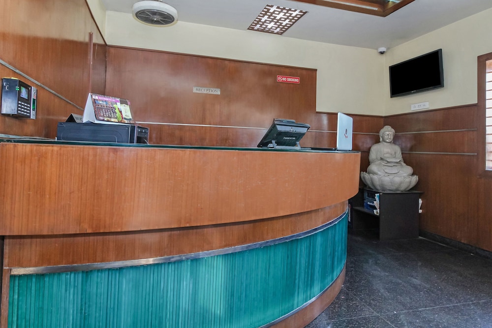 OYO 30537 Hotel Megharaj