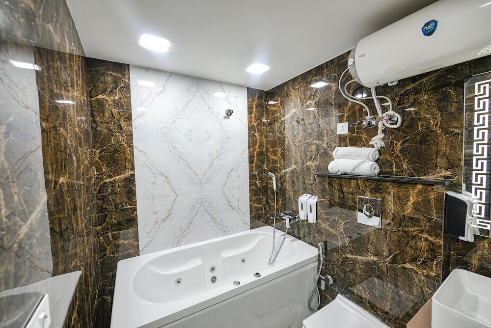  FabHotel Grand Palazzo