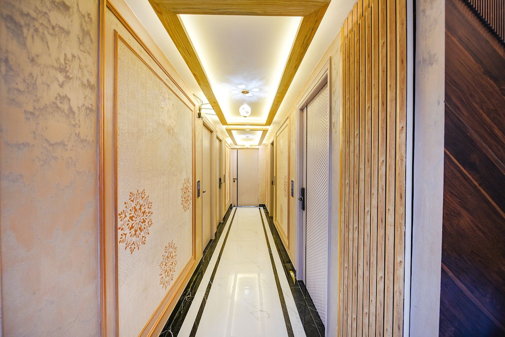  FabHotel Grand Palazzo