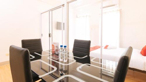 RedDoorz Plus @ Alpina Heights Paranaque