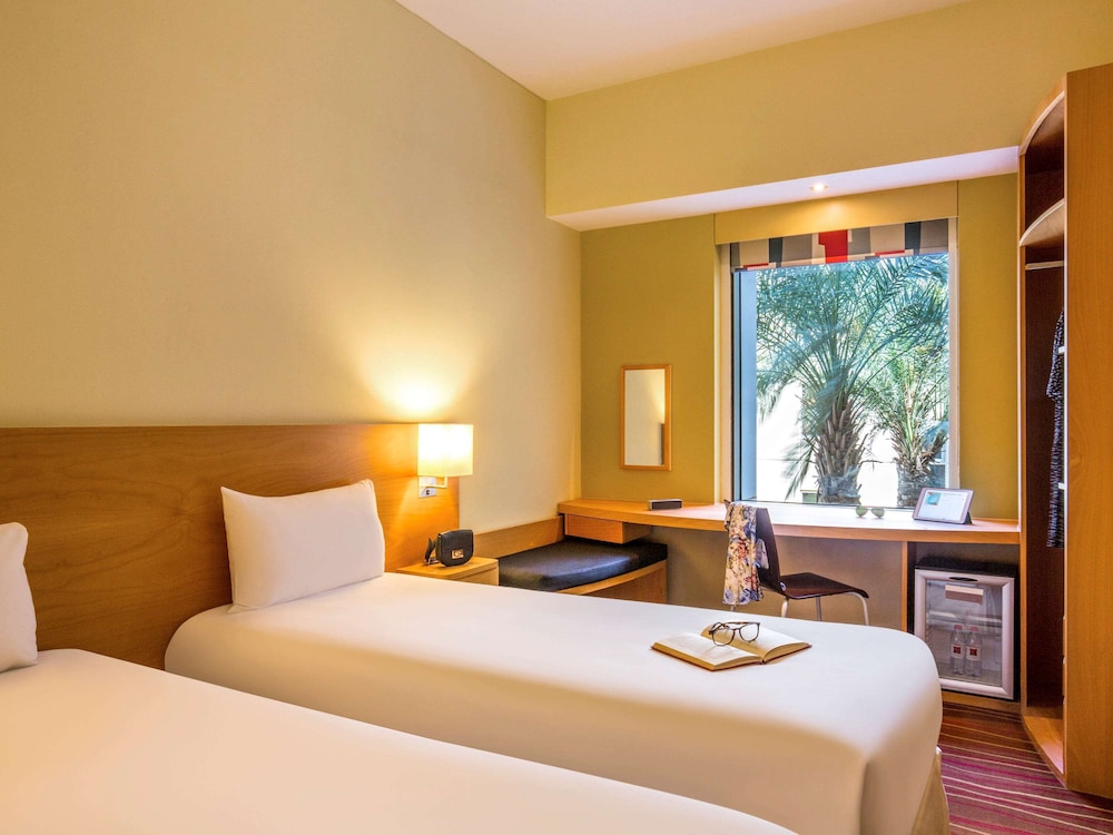 ibis Mall Avenue Dubai