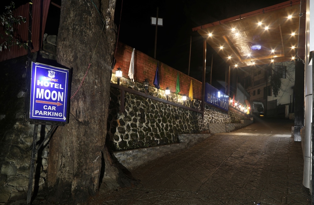 Oyo 4889 Hotel Moon 2