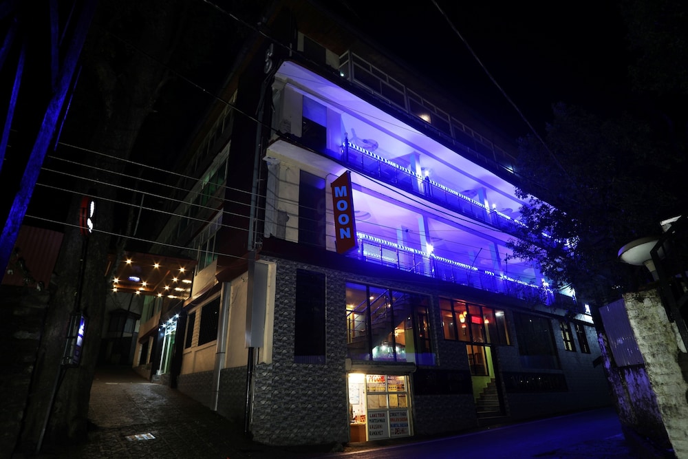 Oyo 4889 Hotel Moon 2