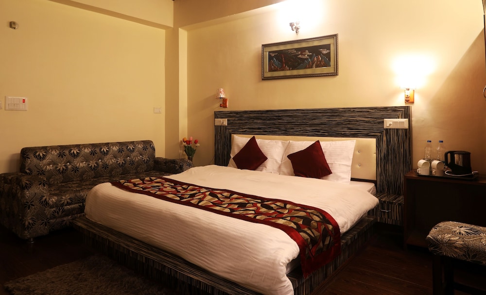 Oyo 4889 Hotel Moon 2