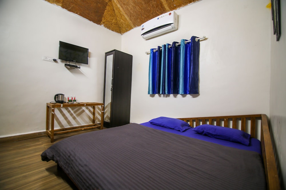 The Bob House Pool Resort and Cafe Pavana Lake