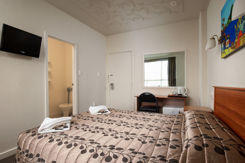 Kiwi International Hotel