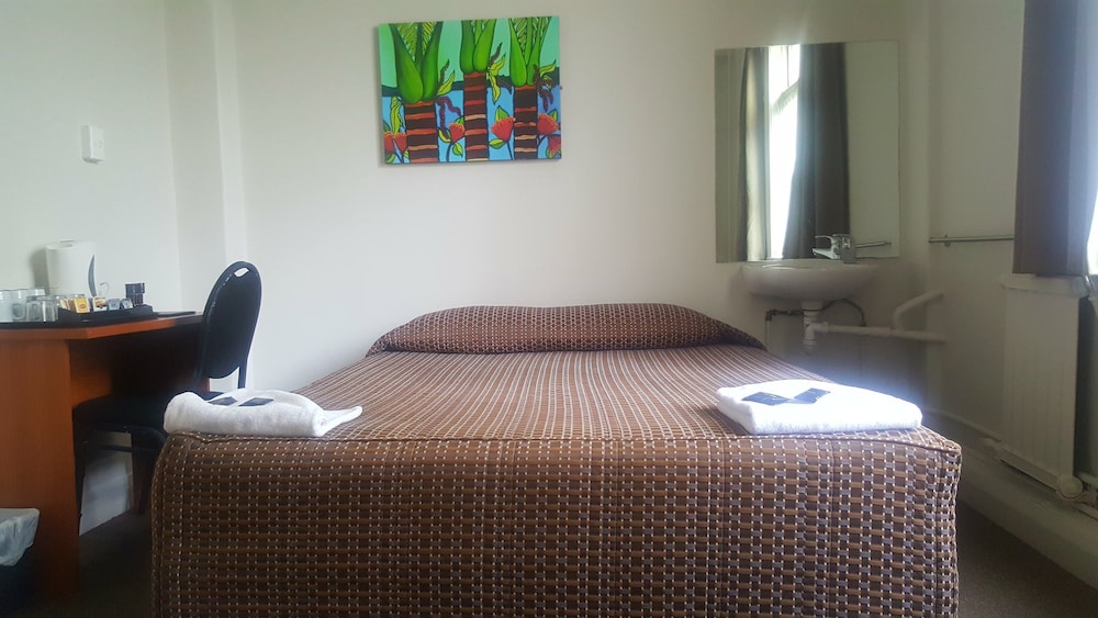 Kiwi International Hotel