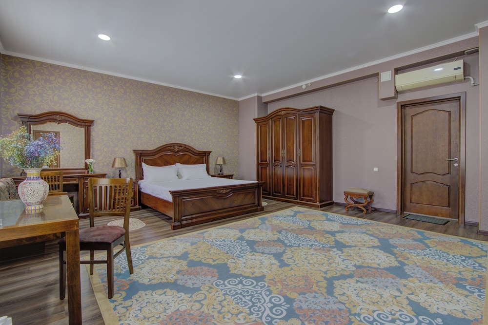 Shah Palace Hotel