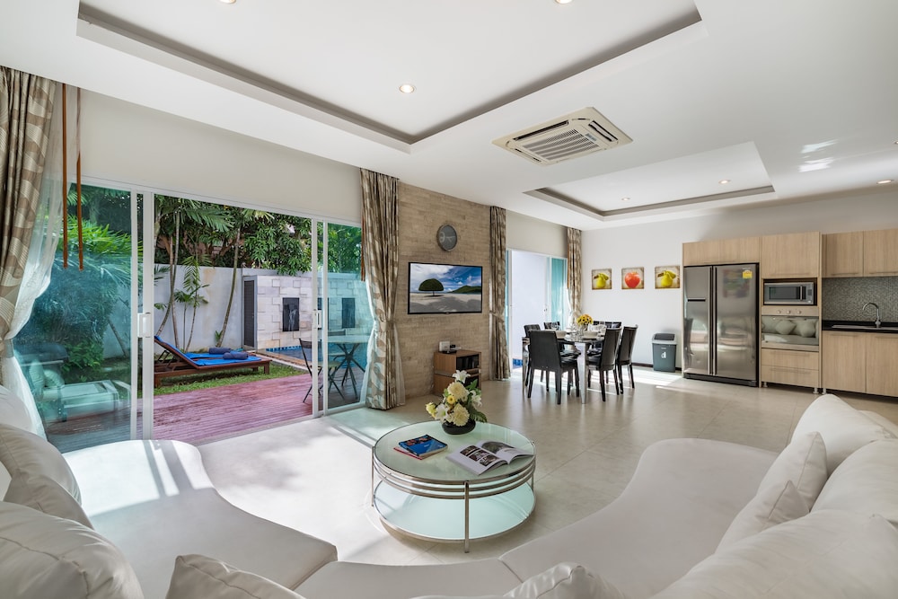 Trixie House Pool Villa in Rawai