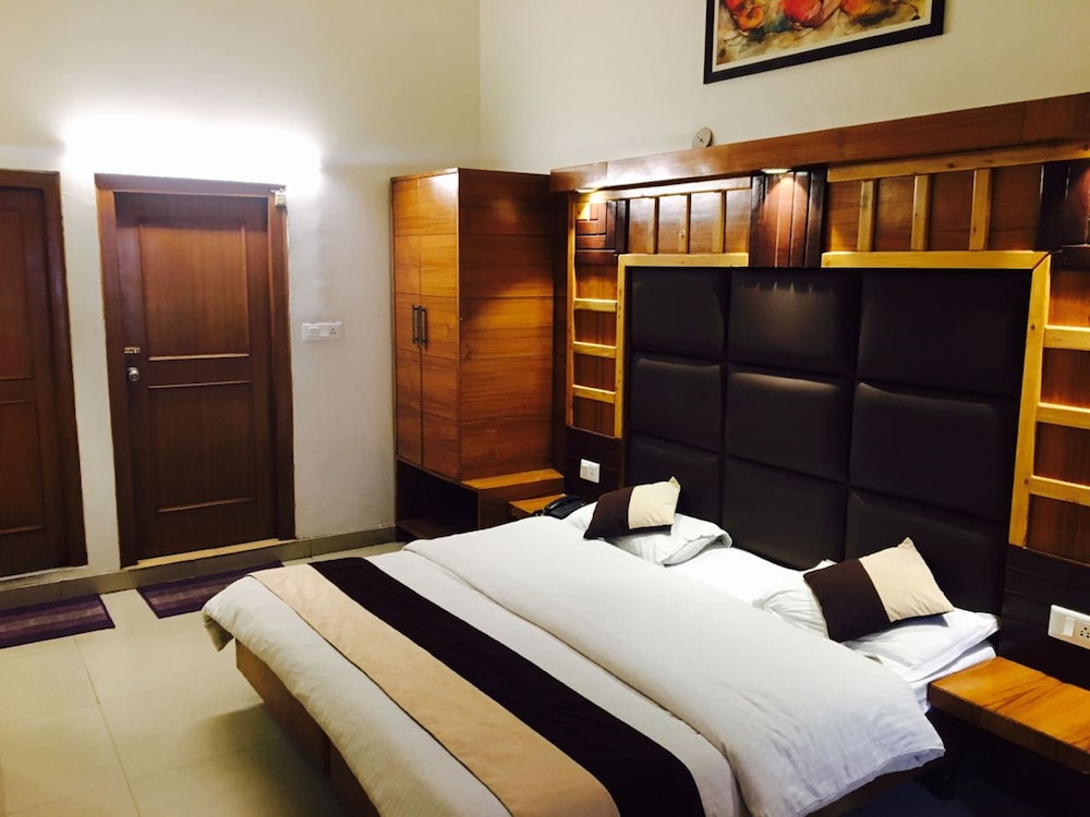 Hotel Kahkashan By Royal Collection Hotels & Resorts