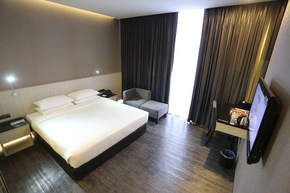 e.City Hotel at OneCity