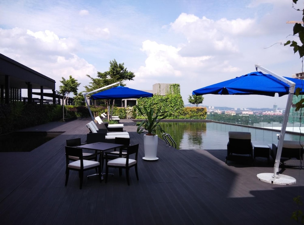 e.City Hotel at OneCity