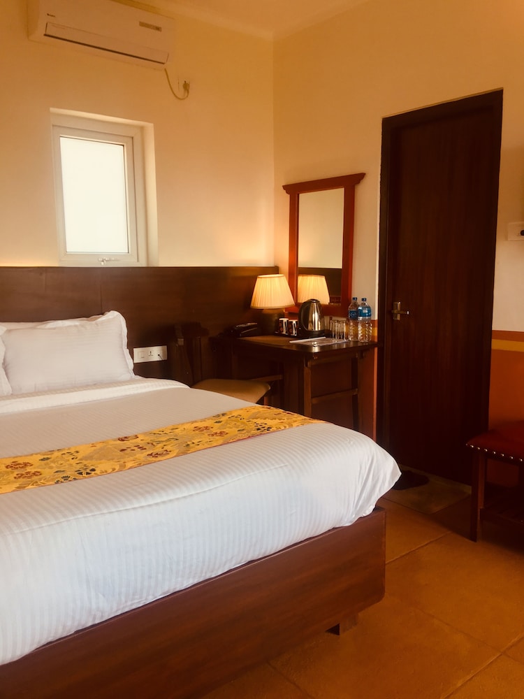 Three Jewels Boutique Hotel