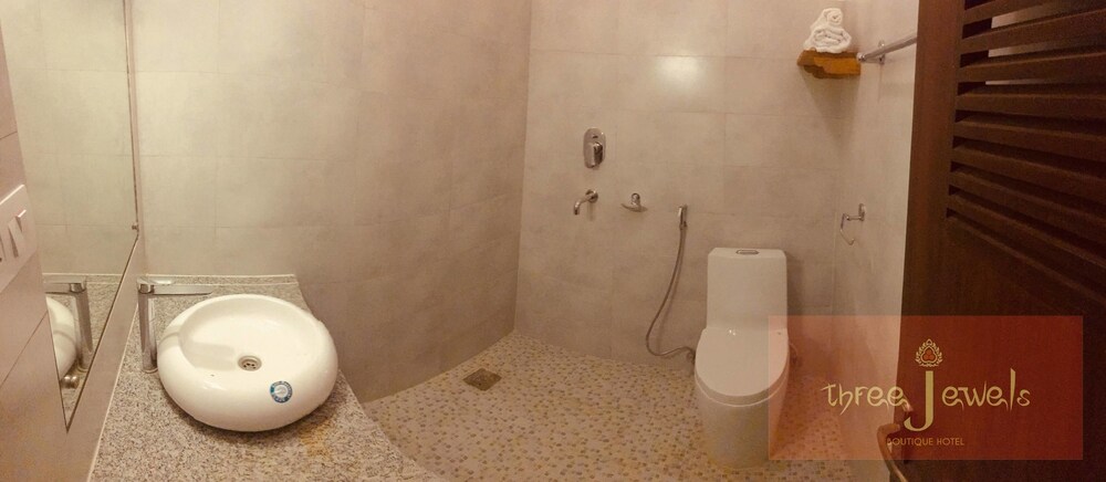 Three Jewels Boutique Hotel