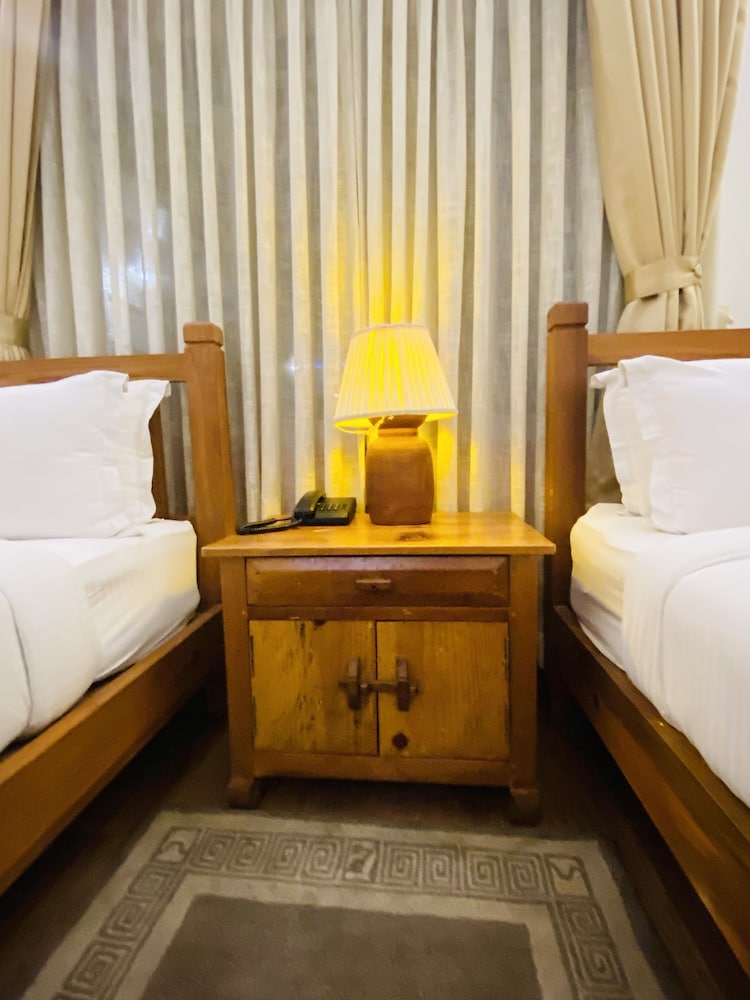 Three Jewels Boutique Hotel
