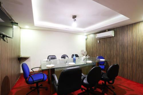 OYO 24875 Hotel Gokul