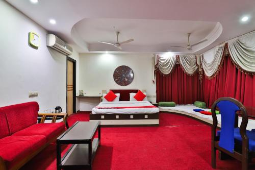 OYO 24875 Hotel Gokul