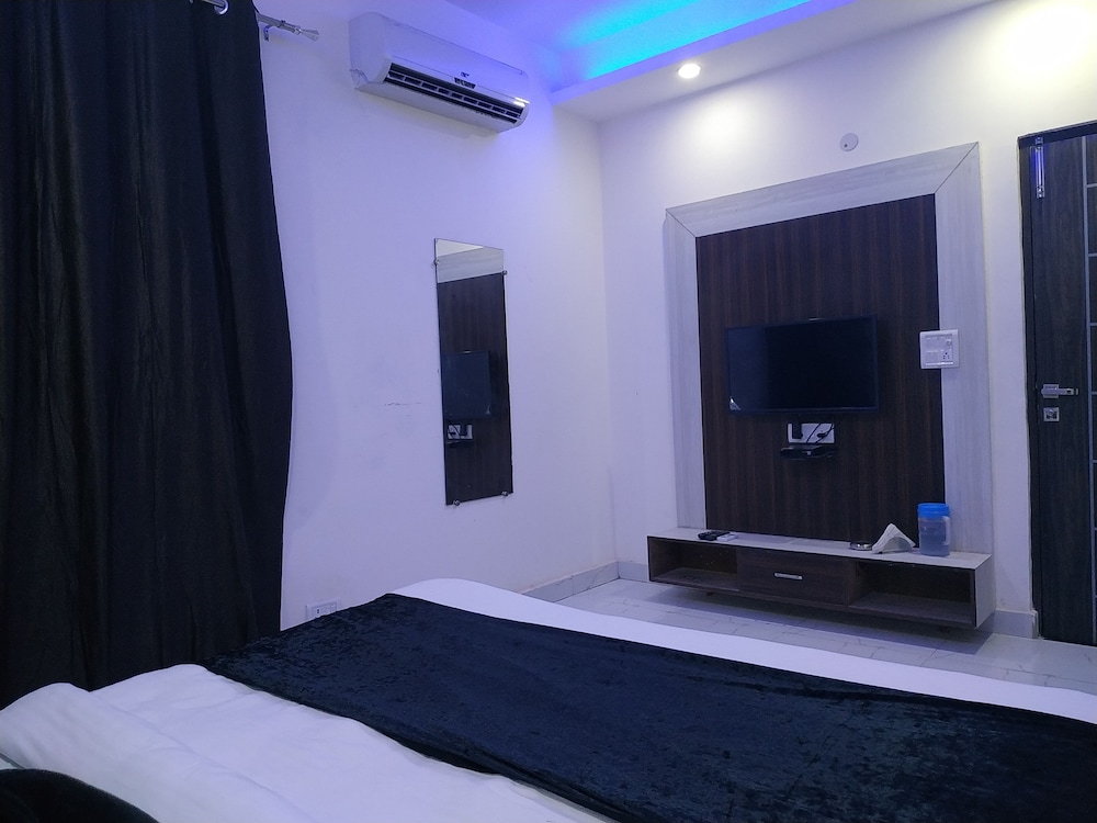 The Signature Hotel Noida