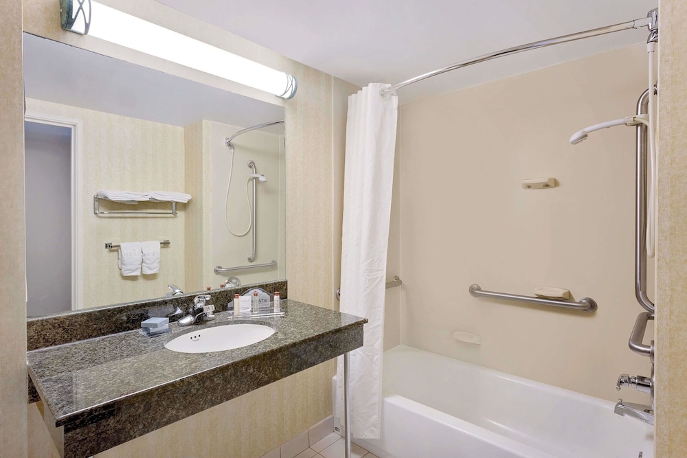 Comfort Inn & Suites Arlington Heights - Schaumburg