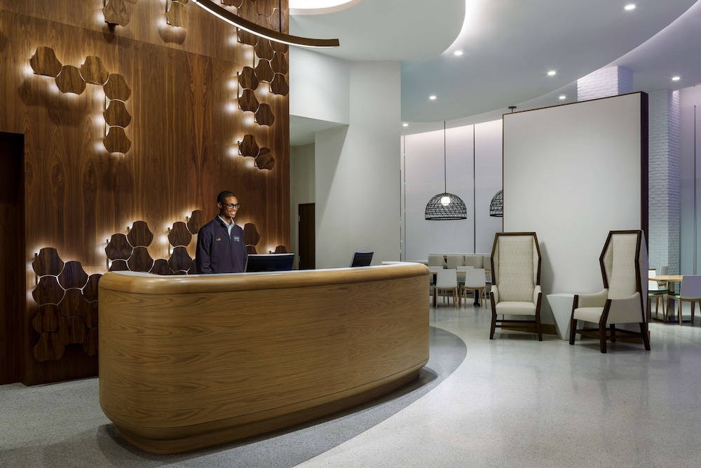 Hampton Inn & Suites by Hilton Santa Monica