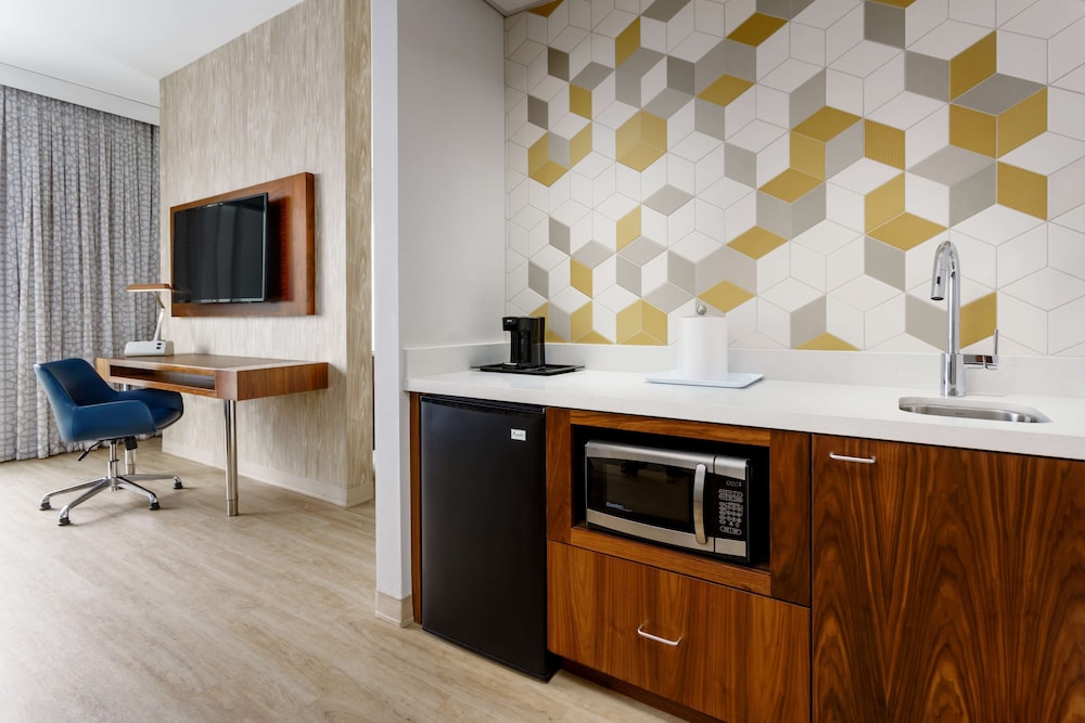 Hampton Inn & Suites by Hilton Santa Monica