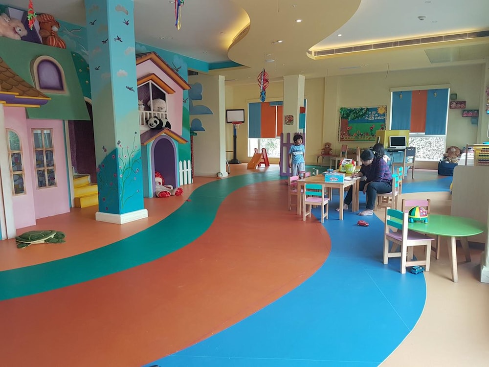 The Palms - Town & Country Club