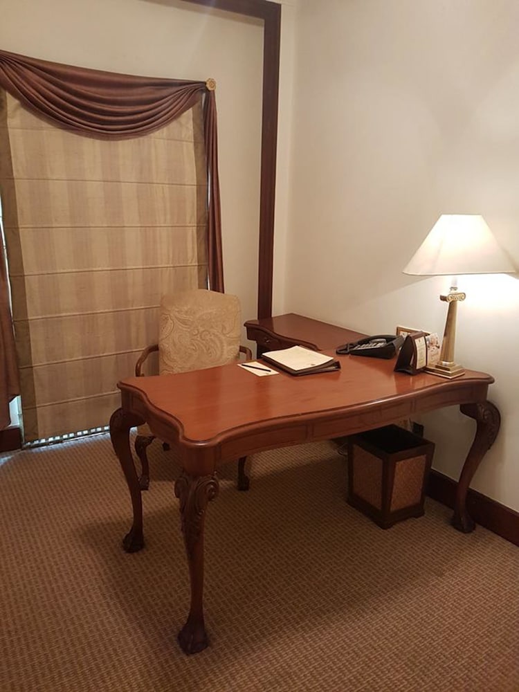 The Palms - Town & Country Club