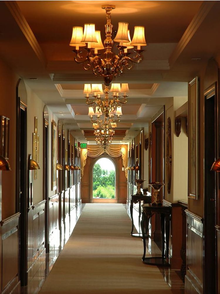 The Palms - Town & Country Club