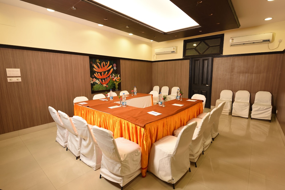OYO 6760 Chowdhury Estate Premium