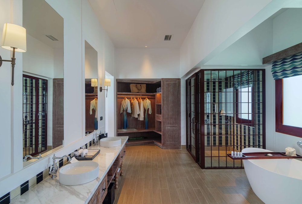 SAii Lagoon Maldives, Curio Collection by Hilton