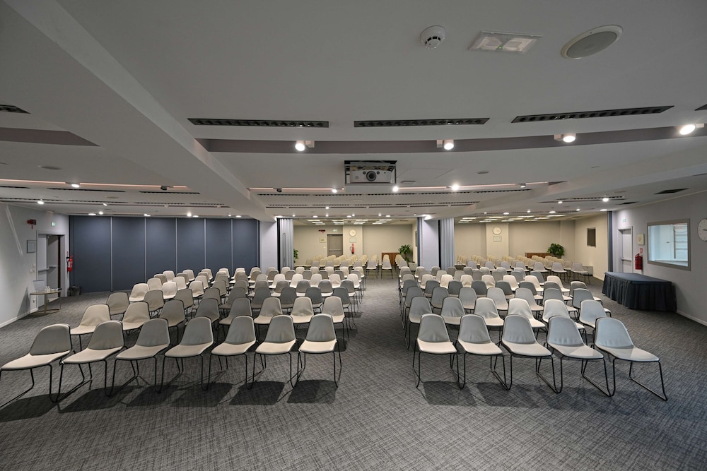 DoubleTree by Hilton Hotel Yerevan City Centre