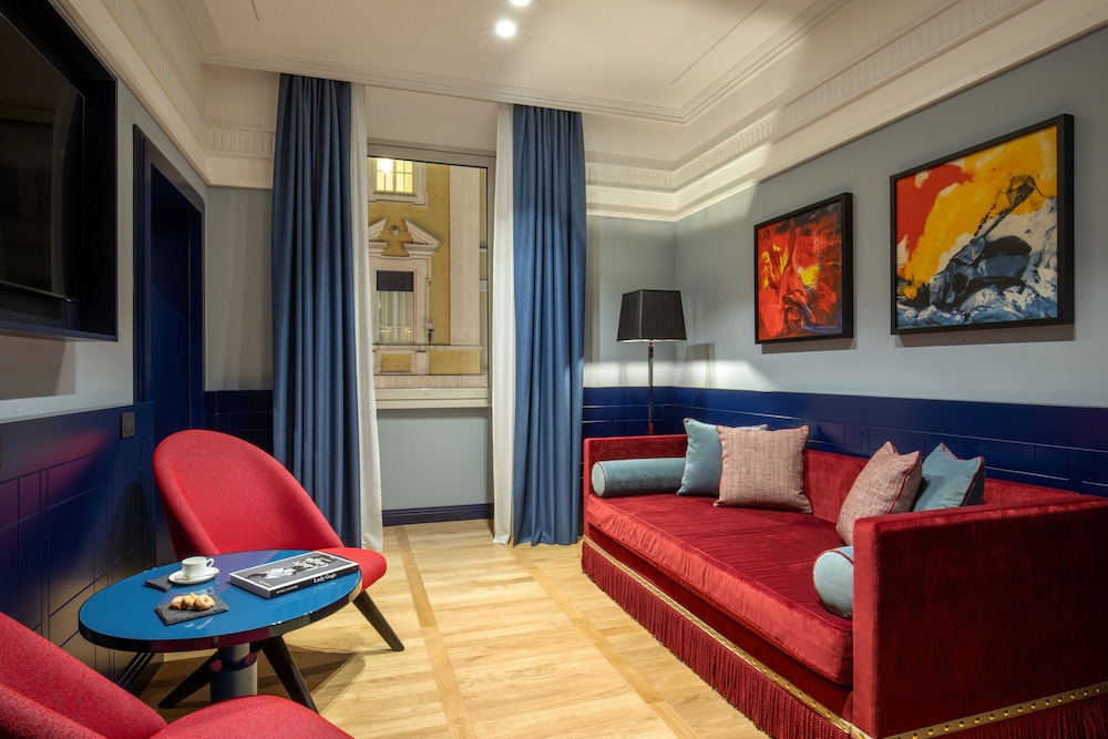 The Independent Hotel
