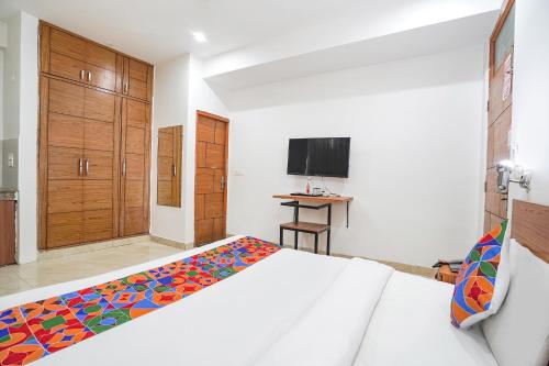 Hotel O Stay Heaven Near Qutab Minar Metro Station