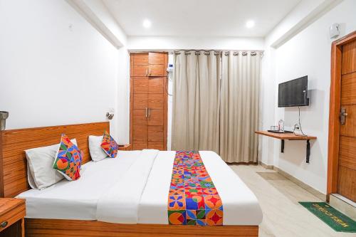 Hotel O Stay Heaven Near Qutab Minar Metro Station