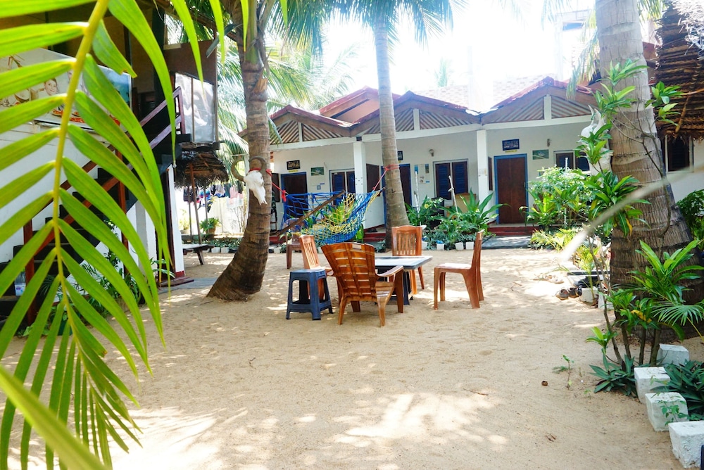 Star Rest Beach Hotel Arugambay