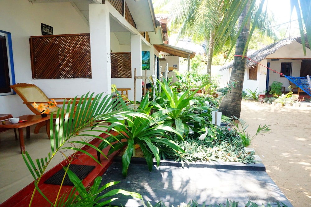 Star Rest Beach Hotel Arugambay