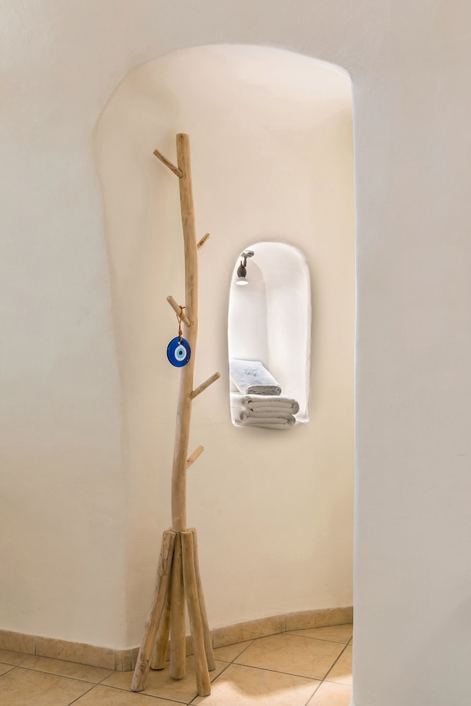 Blue Dolphins Apartments & Suites