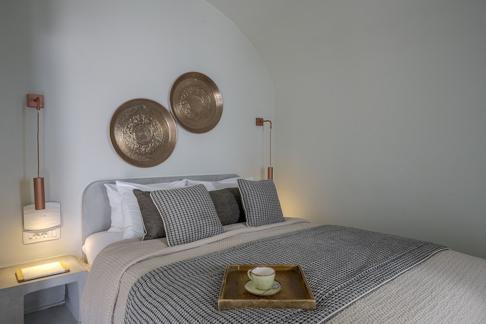 Blue Dolphins Apartments & Suites