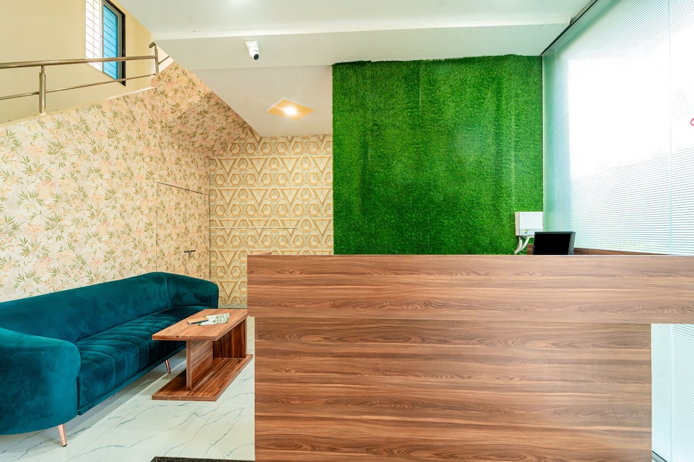Itsy Hotels Anand Executive, Near Amanora