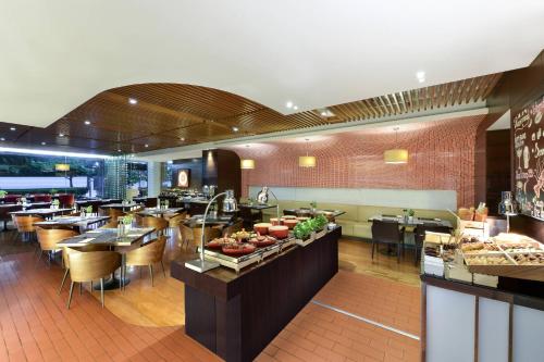 Sathorn Vista, Bangkok - Marriott Executive Apartments