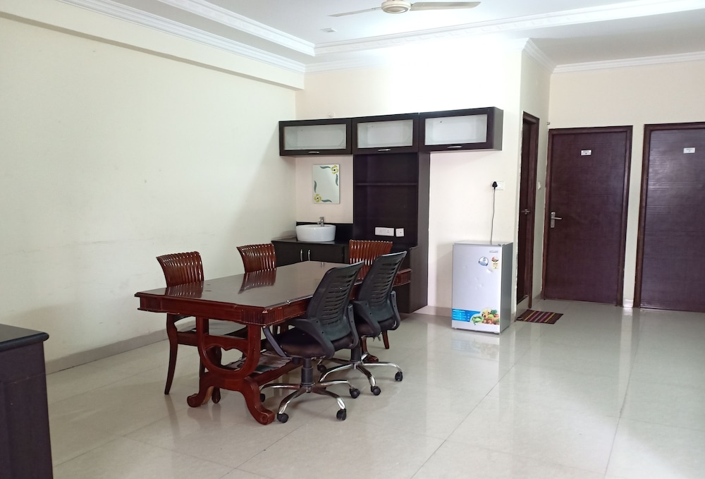 Hitech Shilparaman Guest House